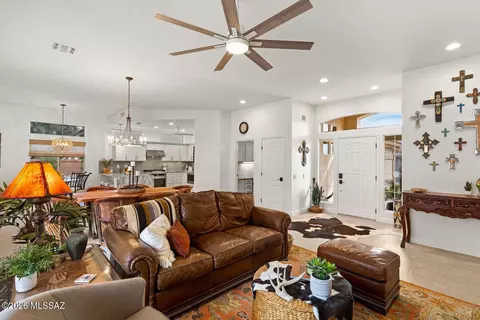 Living - 1069 E Ritz Ct, Oro Valley, AZ 85755 photo 1 of 4
