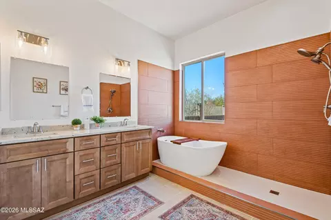 Bath - 9896 E Wind Dancer Dr, Tucson, AZ 85748 photo 3 of 5