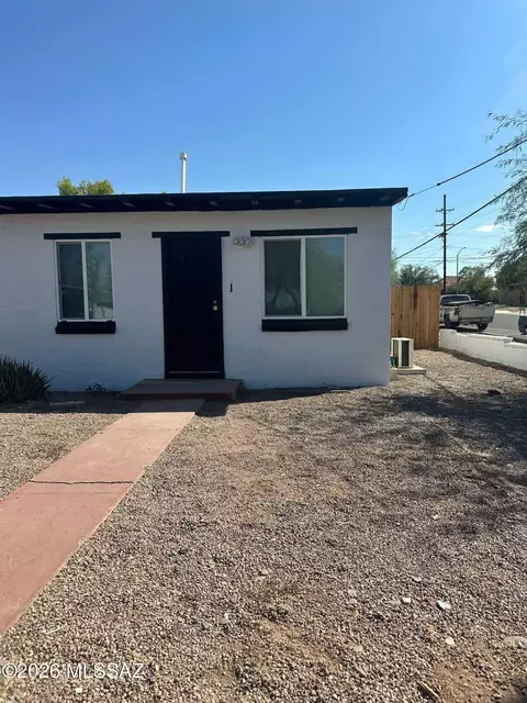 133 W Birdman Dr, Tucson, AZ 85705