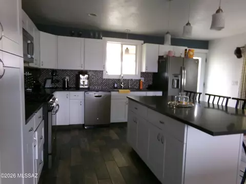 Kitchen - 2829 W Ten Gallon Trl, Willcox, AZ 85643 photo 2 of 3