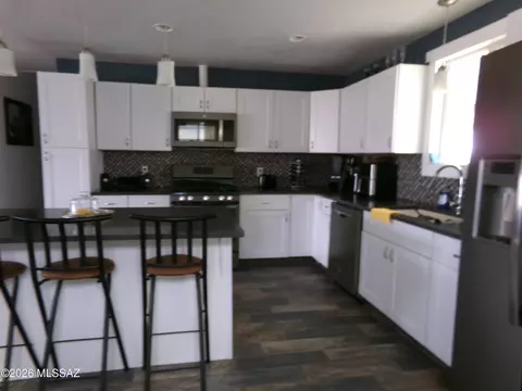 Kitchen - 2829 W Ten Gallon Trl, Willcox, AZ 85643 photo 3 of 3