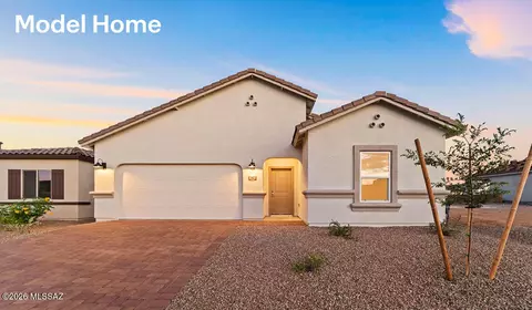 870 N Astronomer Ln, Green Valley, AZ 85614