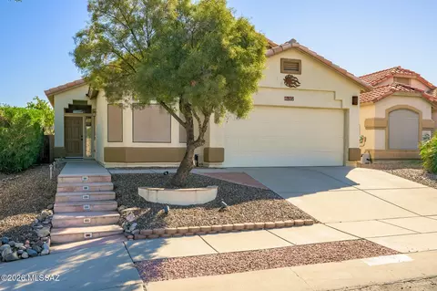 7998 N Panamint Dr, Tucson, AZ 85743