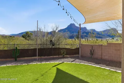 8001 W Sunfire Dr, Tucson, AZ 85743