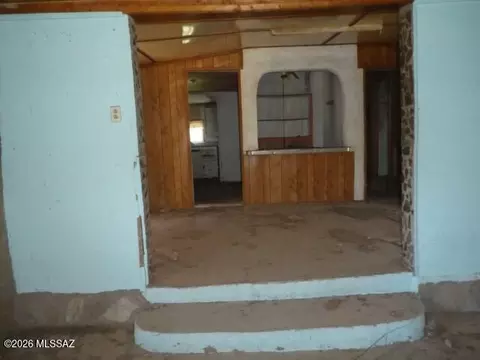 Entry Way - 86816 E Vieros St, Mammoth, AZ 85618 photo 7 of 10