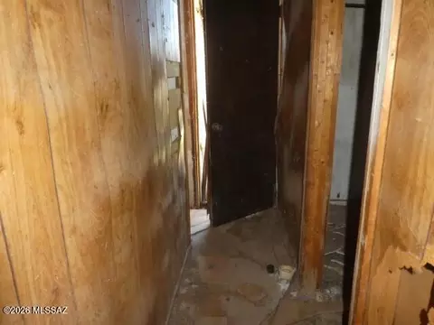 Entry Way - 86816 E Vieros St, Mammoth, AZ 85618 photo 5 of 10