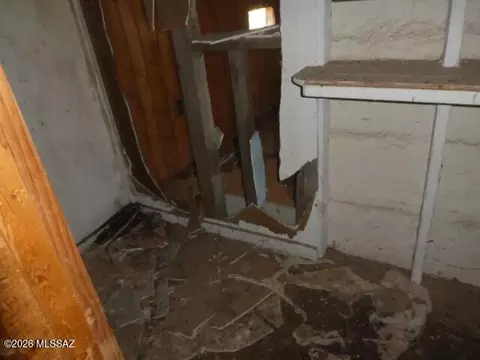 Entry Way - 86816 E Vieros St, Mammoth, AZ 85618 photo 6 of 10