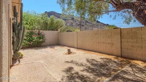Exterior - 310 E Highcourte Ln, Tucson, AZ 85737 photo 8 of 8