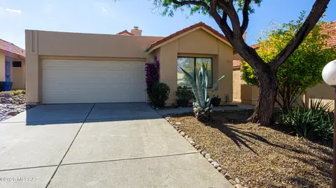 310 E Highcourte Ln, Tucson, AZ 85737