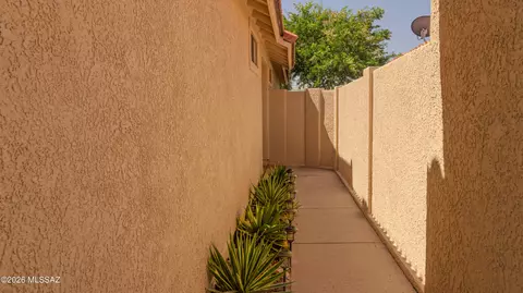 Entry Way - 310 E Highcourte Ln, Tucson, AZ 85737 photo 1 of 3
