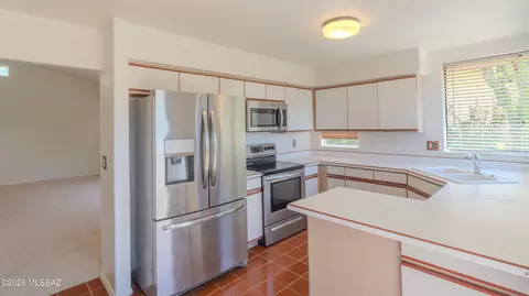 Kitchen - 310 E Highcourte Ln, Tucson, AZ 85737 photo 1 of 1