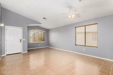 Living - 8509 E Sarnoff Ridge Loop, Tucson, AZ 85710 photo 2 of 10