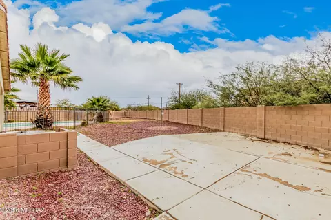 Exterior - 8509 E Sarnoff Ridge Loop, Tucson, AZ 85710 photo 4 of 6