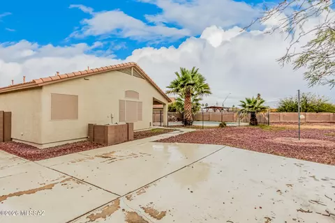 Exterior - 8509 E Sarnoff Ridge Loop, Tucson, AZ 85710 photo 5 of 6