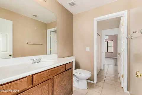Bath - 8509 E Sarnoff Ridge Loop, Tucson, AZ 85710 photo 3 of 4
