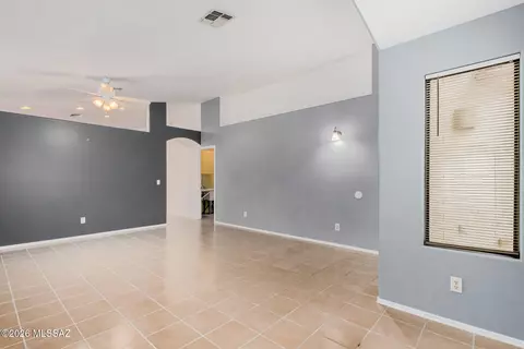 Living - 8509 E Sarnoff Ridge Loop, Tucson, AZ 85710 photo 3 of 10