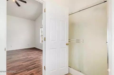 Bath - 8509 E Sarnoff Ridge Loop, Tucson, AZ 85710 photo 1 of 4