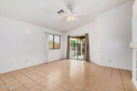Living - 8509 E Sarnoff Ridge Loop, Tucson, AZ 85710 photo 4 of 10
