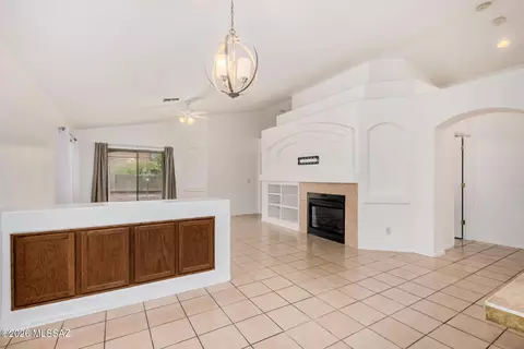 Living - 8509 E Sarnoff Ridge Loop, Tucson, AZ 85710 photo 8 of 10
