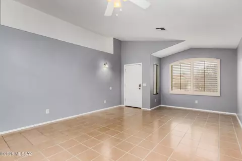 Living - 8509 E Sarnoff Ridge Loop, Tucson, AZ 85710 photo 1 of 10