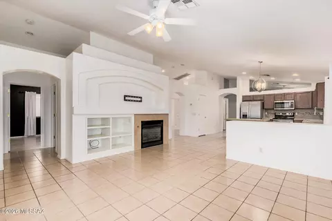 Living - 8509 E Sarnoff Ridge Loop, Tucson, AZ 85710 photo 6 of 10