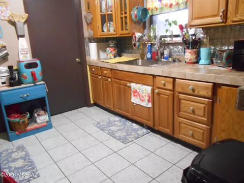 Kitchen - 2578 W Willow Tree Ln, Willcox, AZ 85643 photo 2 of 4