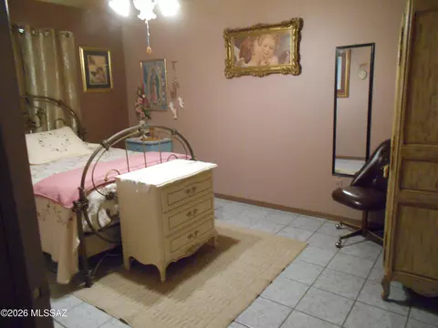 Bedroom - 2578 W Willow Tree Ln, Willcox, AZ 85643 photo 2 of 5