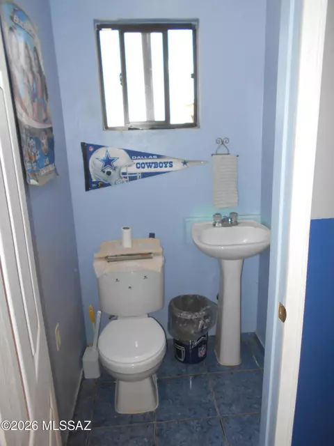 Bath - 2578 W Willow Tree Ln, Willcox, AZ 85643 photo 4 of 4