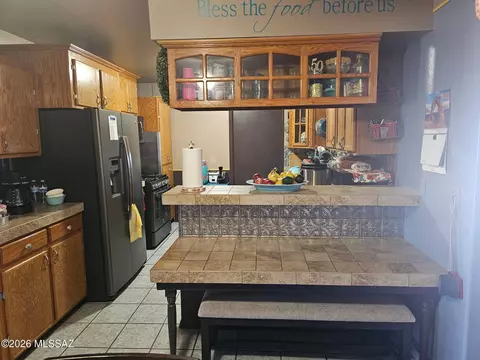 Kitchen - 2578 W Willow Tree Ln, Willcox, AZ 85643 photo 1 of 4