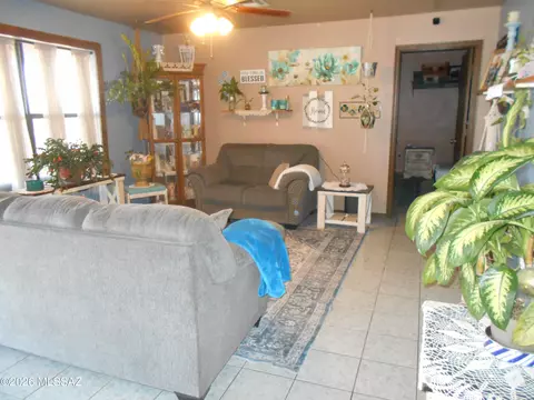 Living - 2578 W Willow Tree Ln, Willcox, AZ 85643 photo 2 of 5