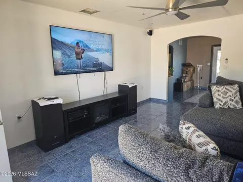 Living - 2578 W Willow Tree Ln, Willcox, AZ 85643 photo 5 of 5