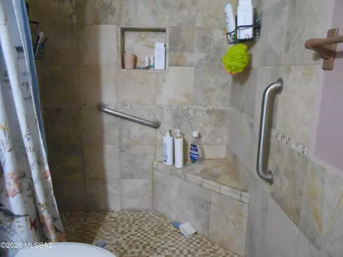 Bath - 2578 W Willow Tree Ln, Willcox, AZ 85643 photo 2 of 4
