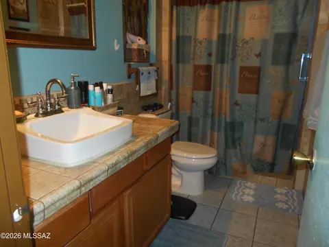 Bath - 2578 W Willow Tree Ln, Willcox, AZ 85643 photo 1 of 4