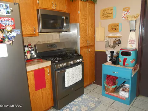 Kitchen - 2578 W Willow Tree Ln, Willcox, AZ 85643 photo 4 of 4