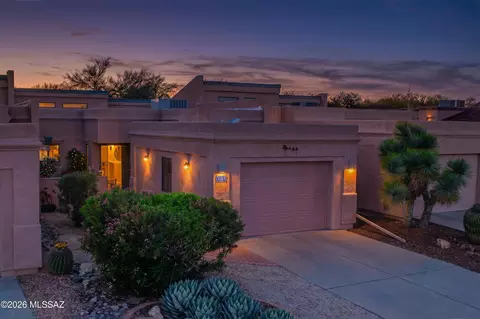 151 N Crescent Bell Dr, Green Valley, AZ 85614