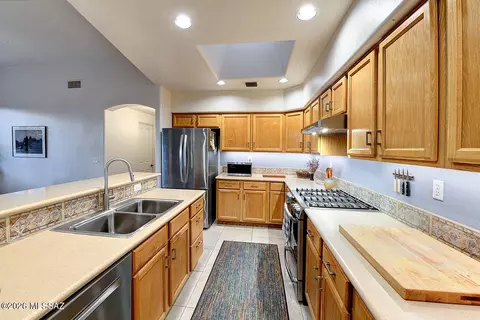 9839 E Opalite Pl, Tucson, AZ 85749 photo 3