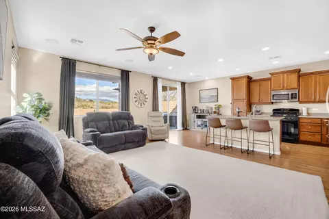 10371 S High Bluff Dr, Vail, AZ 85641