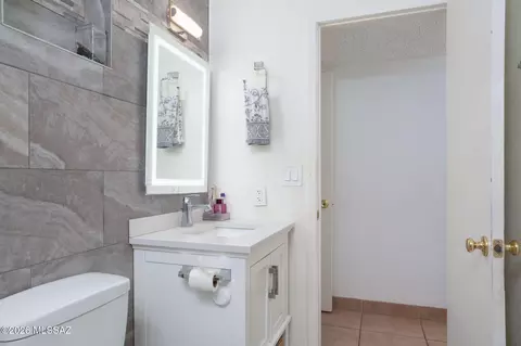 Bath - 4249 E Canada Stra, Tucson, AZ 85706 photo 2 of 4