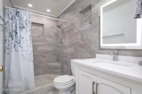 Bath - 4249 E Canada Stra, Tucson, AZ 85706 photo 1 of 4