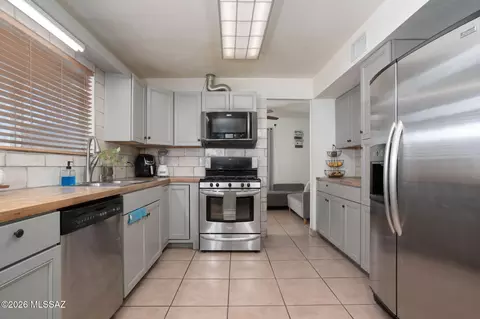 Kitchen - 4249 E Canada Stra, Tucson, AZ 85706 photo 1 of 5