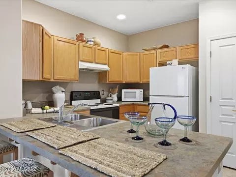 Kitchen - 10543 E Seven Generations Way, Tucson, AZ 85747 photo 1 of 5