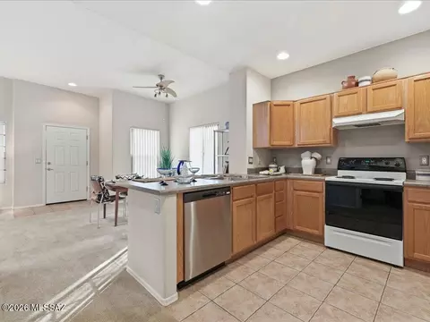 Kitchen - 10543 E Seven Generations Way, Tucson, AZ 85747 photo 3 of 5
