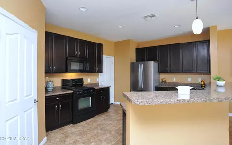 Kitchen - 4780 E Desert Thorn Dr, Tucson, AZ 85756 photo 1 of 6