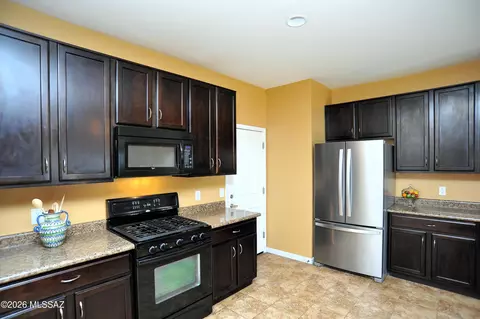 Kitchen - 4780 E Desert Thorn Dr, Tucson, AZ 85756 photo 3 of 6
