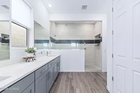 Bath - 12764 E Tortoise Pointe Pl, Vail, AZ 85641 photo 1 of 4