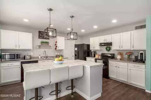 8449 E Hodgman Pl, Tucson, AZ 85747
