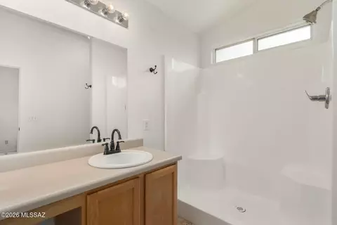 Bath - 9706 E Sascha St, Tucson, AZ 85748 photo 1 of 2