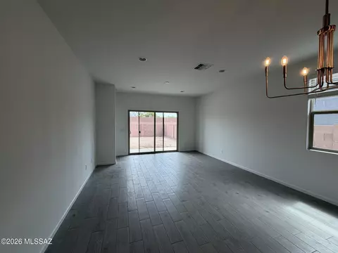 9622 N Solstice Ave, Tucson, AZ 85743