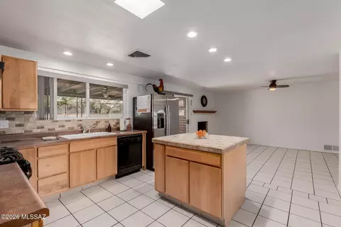 8808 E Wallen Ridge Dr, Tucson, AZ 85710