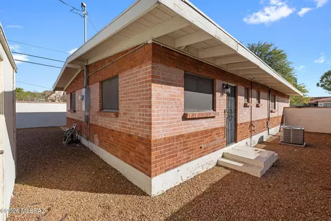 Exterior - 2439 E 8th St, Tucson, AZ 85719 photo 2 of 10